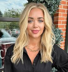 Nina Whiddon's Instagram, Twitter & Facebook