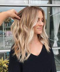 25 Honey Blonde Hair Color Ideas Trending In 2021 Balayage Hair Blonde Honey Blonde Hair Color Hair Styles