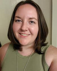 MEET THE TEAM MONDAY!!! Our team member of the week is Kaitlin McBride  (PTA)! Kaitlin has been a PTA for over 10 years, but accepted the offer to  join our team @re_sportsphysicaltherapy