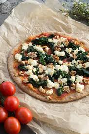 Vollkorn Pizza Mit Spinat Feta Und Walnussen Rezept Vollkorn Pizza Essensrezepte Rezepte