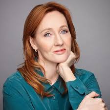 J.K. Rowling a confirmé qu'elle est directement impliquée dans la série  "Harry Potter" produite par HBO : “Je suis très impliquée et je suis  convaincue que la série sera fantastique.”