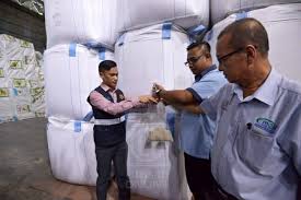 Chords for tiktok tarian beras cap rambutan. Jabatan Penerangan Malaysia Tiada Bendasing Plastik Dalam Beras Cap Rambutan Ipoh 19 Jun Siasatan Ke Atas Pemborong Beras Cap Rambutan Syarikat Oel Distribution Perak Sdn Bhd Dekat Sini Yang Tular Dikatakan