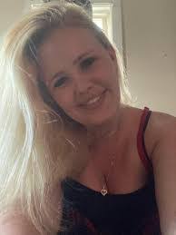 Amanda Mccartney's Instagram, Twitter & Facebook