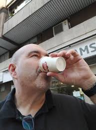 Todo el día currando... chupito de café con hielo y al examen!!! Paciencia  y estudiar. 😉