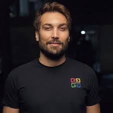 بازیگر و خواننده‎ (@saeed.parsaa) • Instagram photos and videos