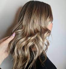 When You Want A Blonde That S Extra Blendy Used My Fav Method Of Doing A Traditional Balay Underneath And A Bunch Of Teasy Hair Stylist Blonde Teasy Lights