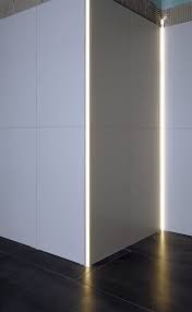 Lichtleiste in fliesen led profil einfliesen im bad led leisten wasserfest fa 1 4 r aussenbereiche treppen und architektur led lichtleisten badezimmer. Led Fliesenprofile Fur Led Stripes Led Beleuchtung Preiswert
