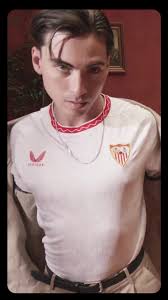 🎙️ Kelechi Iheanacho's first interview as a Sevillista ⚪️🔴  #NeverSurrender