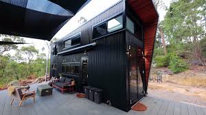Mobile homes are very appreciated for the freedom they offers their users. An Incredibly Sleek Ultra Modern Tiny Home