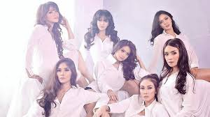 Cewek buka bh pelan pelan. Video Dj Yasmin Pose Seksi Bareng Cewek2 Cantik Netizen Bidadari Ngumpul Semua Kaskus