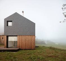 Evlerin kullanisi harika hic bir sey fark etmiyor, bildigimiz beton tas evler/villalar`dan hic bir farki yok arti artisi var. 5 Saatte Kurulan Prefabrik Ev Arkitera