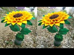 Satu dari kertas origami ini akan membentuk tangkai, jadi anda mungkin ingin untuk memilih kertas berwarna coklat atau hijau. 83 Ide Kreatif Tempat Permen Terbaru Model Bunga Matahari Candy Bunga Matahari Lebaran Youtube Paper Flowers Paper Sunflowers Paper Flowers Craft
