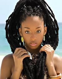 Les locks font partie de ces styles qu'il est très important de surveiller. 14 Magnifiques Femmes Avec Des Dreadlocks Afroculture Net