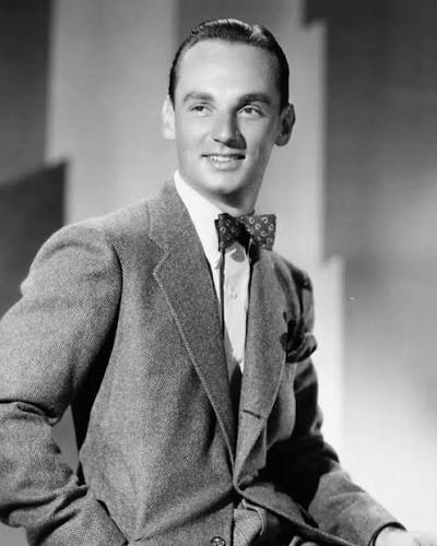 File:Erik Rhodes by Ernest A. Bachrach 1935.jpg - Wikimedia Commons