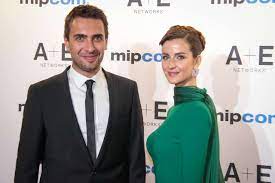 Pantene altın kelebek ödülleri kapsamında 2018 yılında en iyi dizi çifti, 2019 yılında 9. Irem Helvacioglu Mipcom 2018 Opening Red Carpet 01 Gotceleb