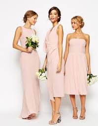 Need To Pick Bridesmaid Dresses Like Yesterday Off The Rack Options You Can Buy Now S Izobrazheniyami Podruzhki Nevesty Svadebnyj Naryad Plate Na Svadbu