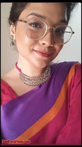 Indian babe Small boobs Desi girl showing her jalwa - Nude Indian Girls