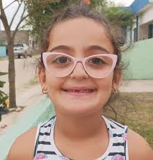 𝗚𝗮𝗿𝗼𝘁𝗶𝗻𝗵𝗮 𝗱𝗲 𝟵 𝗮𝗻𝗼𝘀 𝗱𝗲 𝗦𝗮𝗻𝘁𝗮 𝗩𝗶𝘁ó𝗿𝗶𝗮 𝗱𝗼  𝗣𝗮𝗹𝗺𝗮𝗿 𝗽𝗿𝗲𝗰𝗶𝘀𝗮 𝗱𝗲 𝗮𝗷𝘂𝗱𝗮 𝗽𝗮𝗿𝗮 𝗿𝗲𝗮𝗹𝗶𝘇𝗮𝗿  𝗰𝗶𝗿𝘂𝗿𝗴𝗶𝗮 𝗰𝗼𝗺 𝘂𝗿𝗴ê𝗻𝗰𝗶𝗮 A pequena Mirela, de apenas 9 anos,  moradora de Santa Vitória do Palmar ...