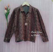 Bahkan model batik ini pun dipadupadankan dengan motif yang menyerupai lurik yang klasik. Oversize Bomber Vintage Blouse Kemeja Jadul Satin Leopard Coklat Brown Atasan Top Baju Wanita Preloved Second Bekas Berkualitas Fesyen Wanita Pakaian Wanita Atasan Di Carousell
