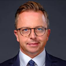 Kiedy myślisz, że PiS bardziej ohydny być nie może, ci postanowili się  zBraunić. Putin klaszcze.