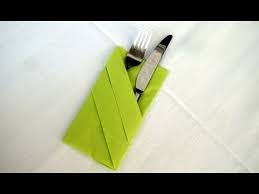 Faites votre choix parmi nos nombreuses serviettes jetables de nombreux thèmes d'anniversaire sont disponibles avec nos serviettes de table en papier imprimées, à l'effigie des héros préférés des. Quelles Formes Originales Peut On Faire En Pliant Une Serviette En Papier