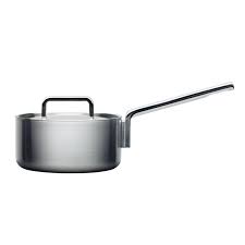 Thick base with one layer of aluminum between two layers of completing the collectionordinaryi have added this oumbarlig saucepan to my collection of this. Iittala Tools Saucepan With Lid 2 0l Ambientedirect