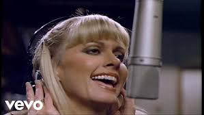 Olivia Newton John Deeper Than The Night Youtube Olivia Newton John Olivia Beautiful Voice