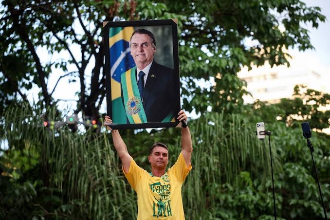 In run for Brazil's presidency, Flavio Bolsonaro tests staying power of his father's legacy | Reuters