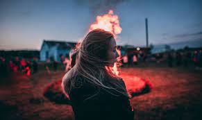 You don't need water to get campfire smell out of your hair. How To Get Campfire Smell Out Of Hair Mane Addicts