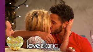 First Kiss Of Love Island 2016 Love Island 2016 Youtube