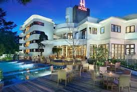 Booking bantal guling guesthouse dago 1*, in bandung on hotellook guests have described it as a good guesthouse with a rating of 5.9 points based on 0 verified guests opinions. 13 Hotel Murah Di Dago Bandung Fasilitas Lengkap