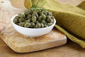 Where does the word caper appear in the bible? Kapern So Lecker Und Gesund Sind Die Kleinen Grunen Knospen