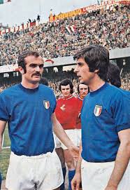 Il servizio di calcio italia, serie a live soccer livescore.in ti tiene aggiornato in tempo reale con il spiegazione: File Nazionale Di Calcio Dell Italia Sandro Mazzola Gianni Rivera Jpg Wikipedia