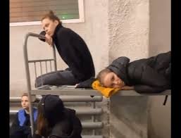 Спецприёмник в сахарово, который на самом деле является центром временного содержания иностранных граждан, был переоборудован под сизо в. Dyrka Vmesto Tualeta Istoriya Odnogo Video Iz Specpriemnika V Saharovo