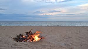 As it occurs just a few days after the summer solstice (the longest day on june 21st), it is also used as a celebration of the start. Valencia Cancela La Celebracion De La Noche De San Juan En Las Playas