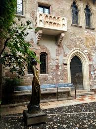 Statue Of Juliet Balcony Casa De Giulietta Verona Italy Juliet Balcony Verona Italy