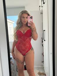 Lizzie Grey (Instagram) - Free pics, galleries & more at Babepedia