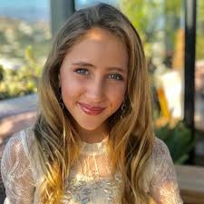 She was introduced to acting as a toddler by her older sister ava kolker. Ava Kolker Fans Posts Facebook