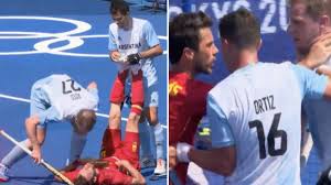 The argentina women's national field hockey team (spanish: Shocking Scenes At Tokyo Olympics As Argentina Hockey Player Jabs Opponent With Stick While Down On The Ground
