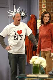 © кадр из сериала друзья. Vo Vremya Semok Druzej Mettyu Perri Borolsya S Zavisimostyami Spletnik