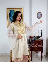 Voir cette épingle et d'autres images dans habits traditionnels de tunisie accompagnes de. Les Robes Tunisienne Traditionnelle Www Macj Com Br