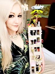 LEGO Twilight's Edward Minifigure does indeed sparkle. More details in  comments.