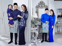 Biarpun golongan wanita dikenali memang lebih gemar melaram pada pagi aidilfitri. Koleksi Baju Raya Jakel 2019 Gaya Hunting