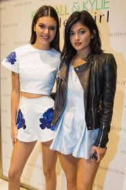 The home movie shows teenage khloé kardashian bathing little sister kylie jenner in the kitchen sink. Pin On Celeb Style