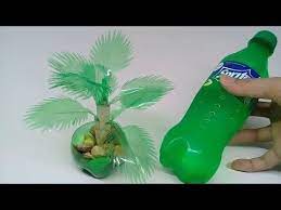 Pohon natal yang satu ini terbuat dari troli yang disusun sedemikian rupa membentuk pohon cemara. How To Make Flower Vase With Plastic Bottle Plastic Bottle Flower Vase Dustu Pakhe Youtub Plastic Bottle Crafts Plastic Bottle Art Plastic Bottle Flowers