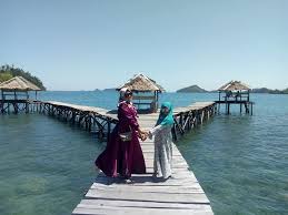 Kawasan wisata mandeh di kabupaten pesisir selatan saat ini menjadi salah. Manjuto Beach Kawasan Wisata Mandeh Pesisir Selatan Facebook