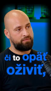 🎙️ Ivan Kmotrík ml. v rozhovore s Jakubom Vrbinčíkom prezrádza, že Daniel  Hrivňák mal vydať knihu pre ŠK Slovan Bratislava. 📖, 🤔 Ako to celé  dopadne? To uvidíme…, 👀 Sleduj, komentuj, zdieľaj svoj ...