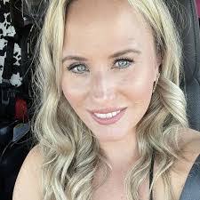 Ashley Lange's Instagram, Twitter & Facebook