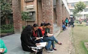 The college and the courses it offers, have an approval of the aicte this campus also houses the institute of management and research (bdvuimr) which is a unit of bvdu; Delhi University Admissions Top Courses Available For Students Who Scored In 80s And Below