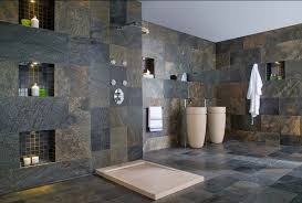 Idées déco pour une salle d'eau contemporaine de taille moyenne avec une baignoire posée, un wc séparé, un carrelage gris, des carreaux de céramique, un mur blanc, un sol. Salle De Bain Ardoise Naturelle Et Chic